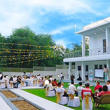 Garden Villa By Villapedia Bogor Exterior photo